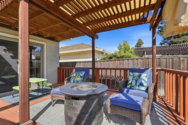 8904 Royal Gate Way, Elk Grove, CA 95624