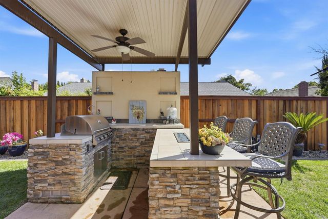 8904 Royal Gate Way, Elk Grove, CA 95624