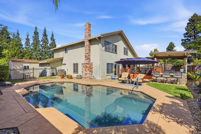 8904 Royal Gate Way, Elk Grove, CA 95624