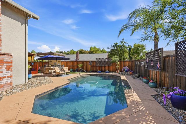 8904 Royal Gate Way, Elk Grove, CA 95624