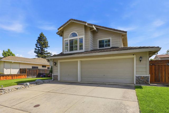 8904 Royal Gate Way, Elk Grove, CA 95624