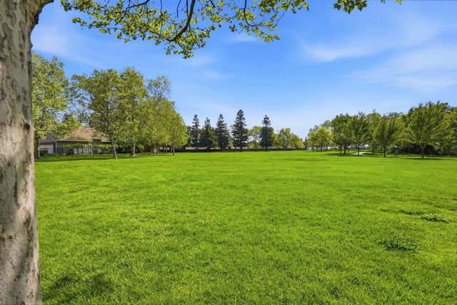 8904 Royal Gate Way, Elk Grove, CA 95624