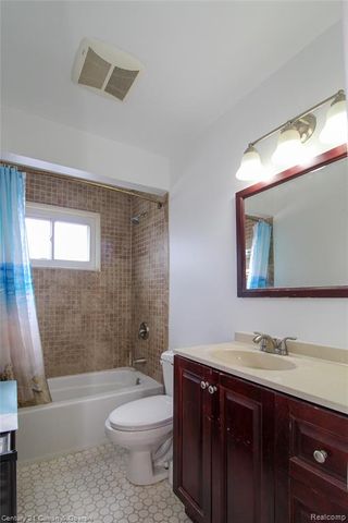 25815 Midway Street, Dearborn Heights, MI 48127