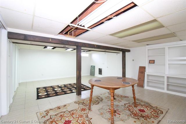 25815 Midway Street, Dearborn Heights, MI 48127