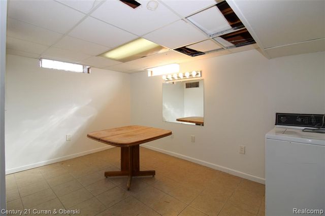 25815 Midway Street, Dearborn Heights, MI 48127