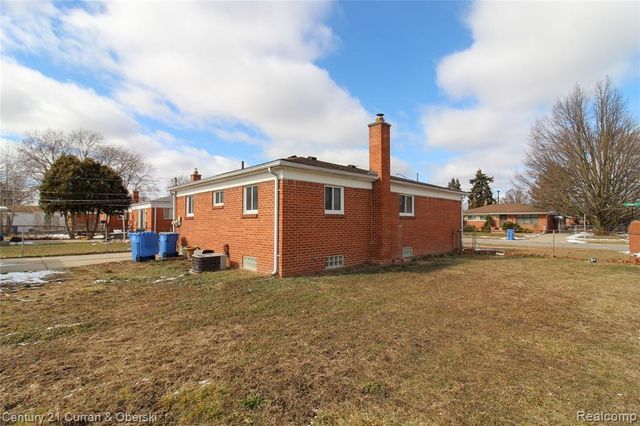 25815 Midway Street, Dearborn Heights, MI 48127