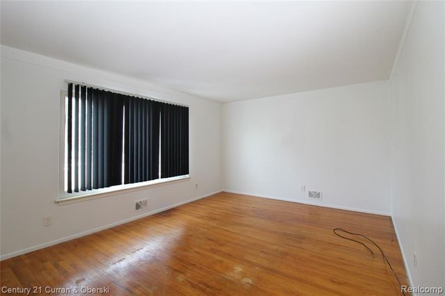 25815 Midway Street, Dearborn Heights, MI 48127