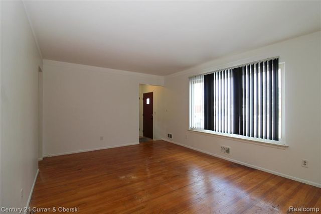 25815 Midway Street, Dearborn Heights, MI 48127