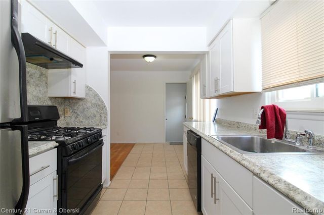 25815 Midway Street, Dearborn Heights, MI 48127