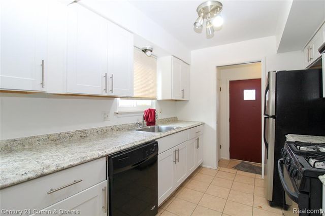 25815 Midway Street, Dearborn Heights, MI 48127