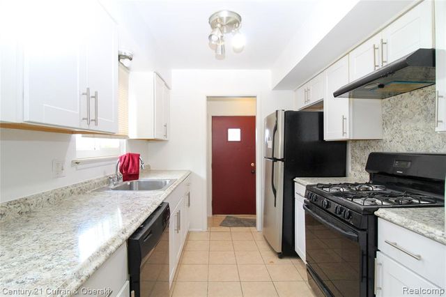 25815 Midway Street, Dearborn Heights, MI 48127