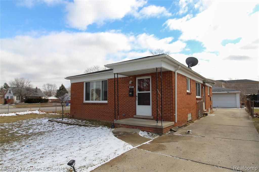25815 Midway Street, Dearborn Heights, MI 48127