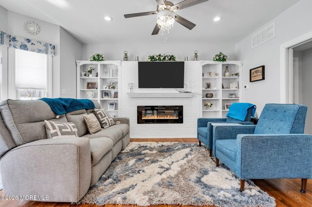900 Gerald Drive, Toms River, NJ 08753