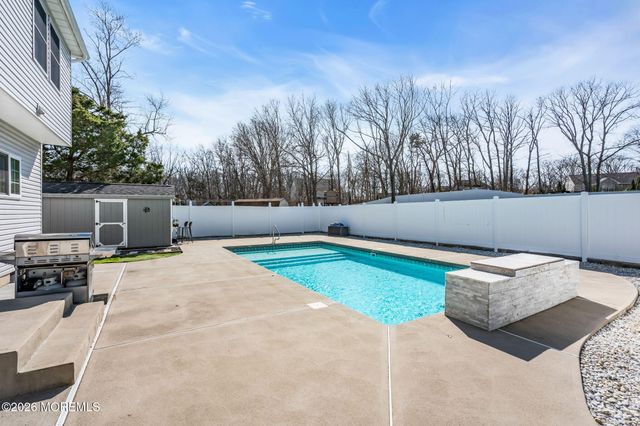 900 Gerald Drive, Toms River, NJ 08753