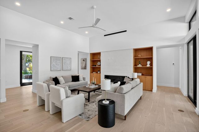 6202 Nasco DR, Austin, TX 78757