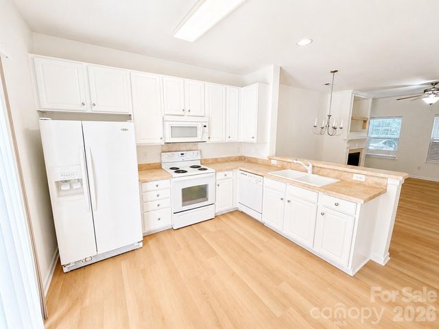 8611 Wandering Creek Way, Charlotte, NC 28227