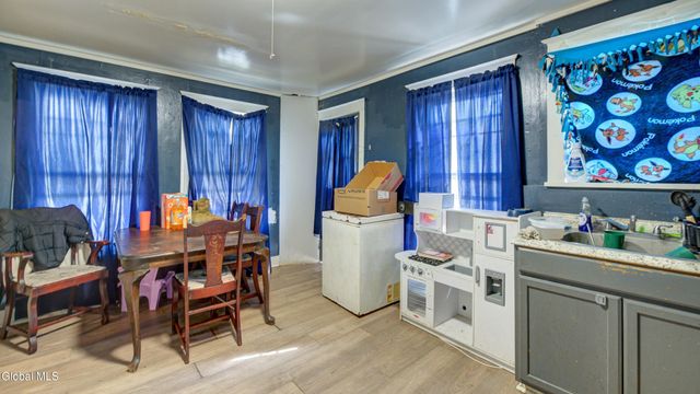 1-3 Taft Place, Amsterdam, NY 12010