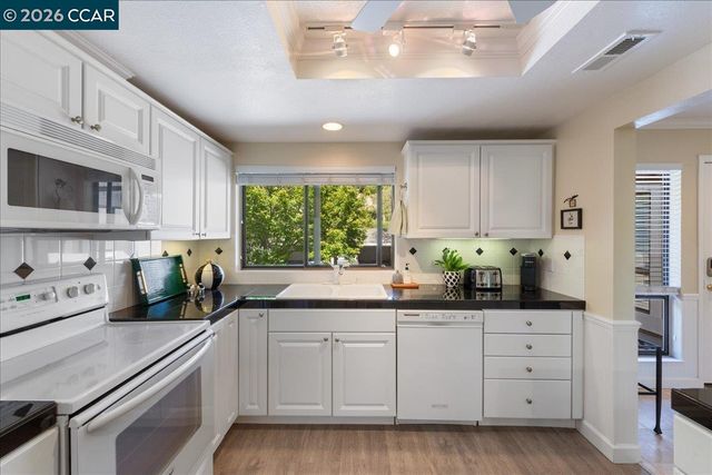 2633 Saklan Indian Dr 3, Walnut Creek, CA 94595