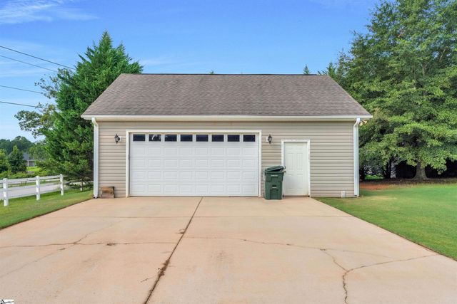 1 Berry Tree Court, Greer, SC 29651