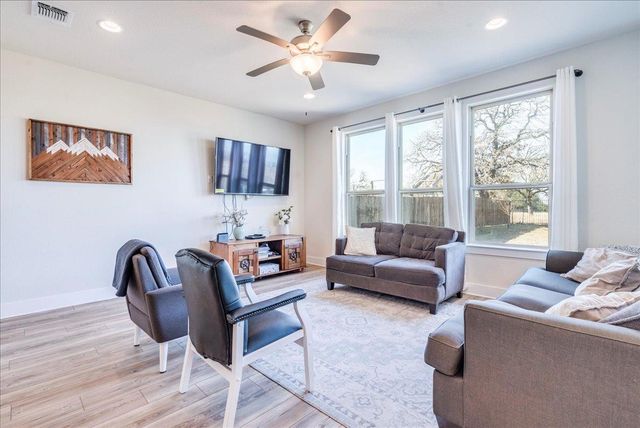 203 Zuma DR, Liberty Hill, TX 78642