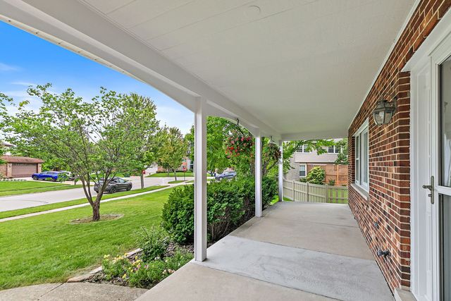 1105 Beach Comber Drive, Schaumburg, IL 60193