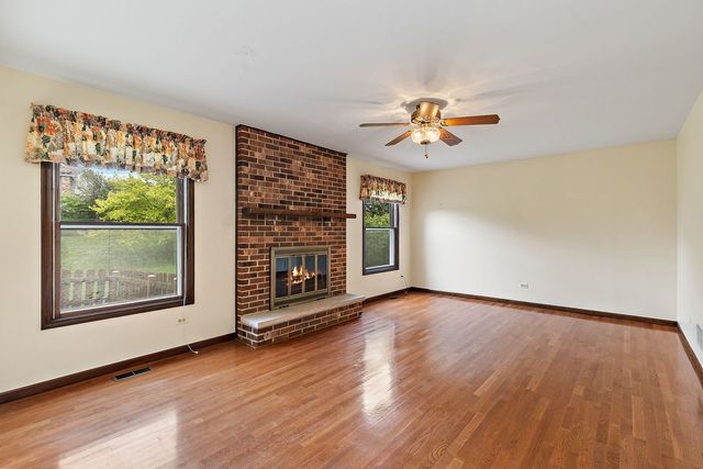 1105 Beach Comber Drive, Schaumburg, IL 60193