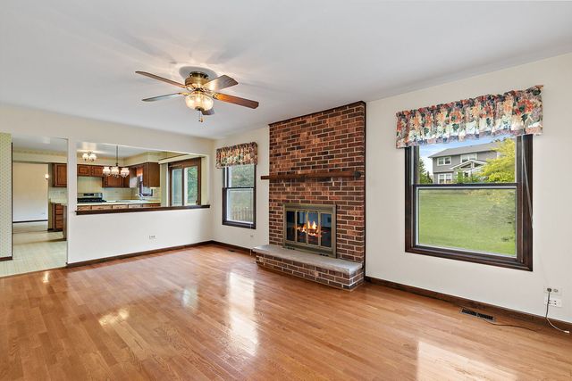 1105 Beach Comber Drive, Schaumburg, IL 60193