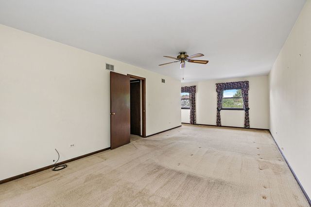 1105 Beach Comber Drive, Schaumburg, IL 60193