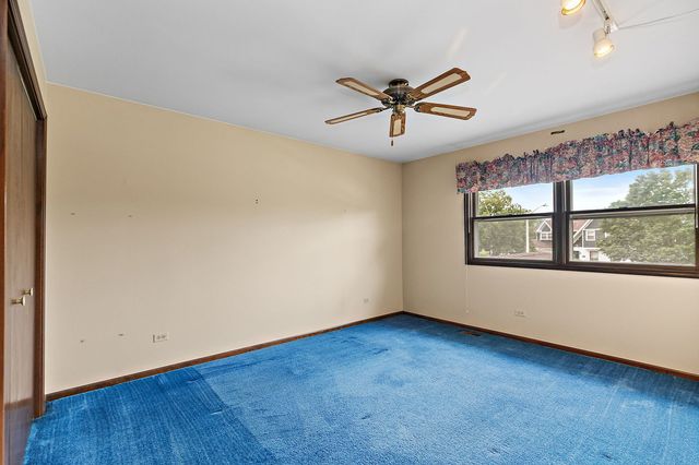 1105 Beach Comber Drive, Schaumburg, IL 60193