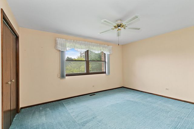 1105 Beach Comber Drive, Schaumburg, IL 60193