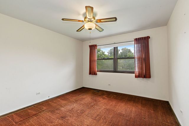 1105 Beach Comber Drive, Schaumburg, IL 60193