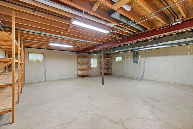 1105 Beach Comber Drive, Schaumburg, IL 60193