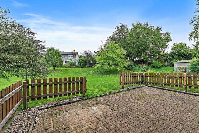 1105 Beach Comber Drive, Schaumburg, IL 60193