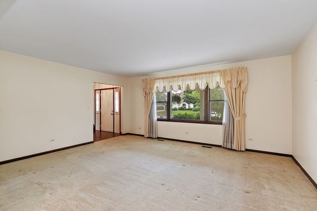 1105 Beach Comber Drive, Schaumburg, IL 60193