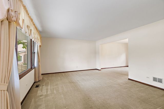 1105 Beach Comber Drive, Schaumburg, IL 60193