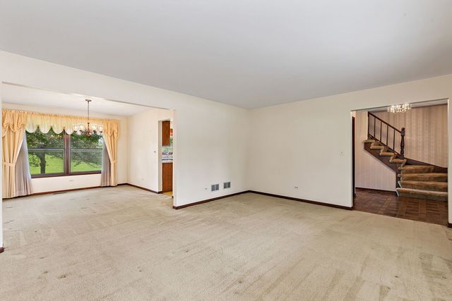 1105 Beach Comber Drive, Schaumburg, IL 60193