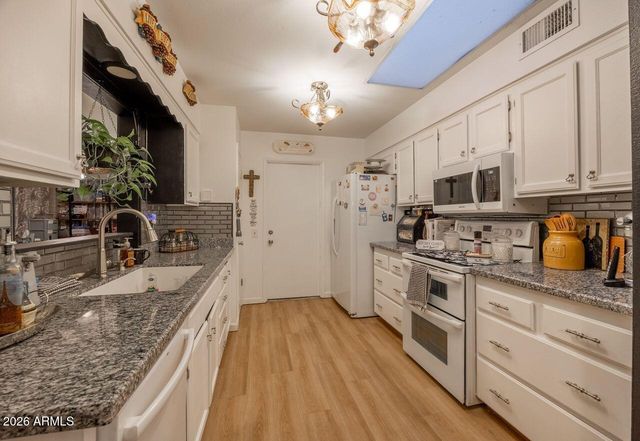 9728 W Briarwood Circle, Sun City, AZ 85351