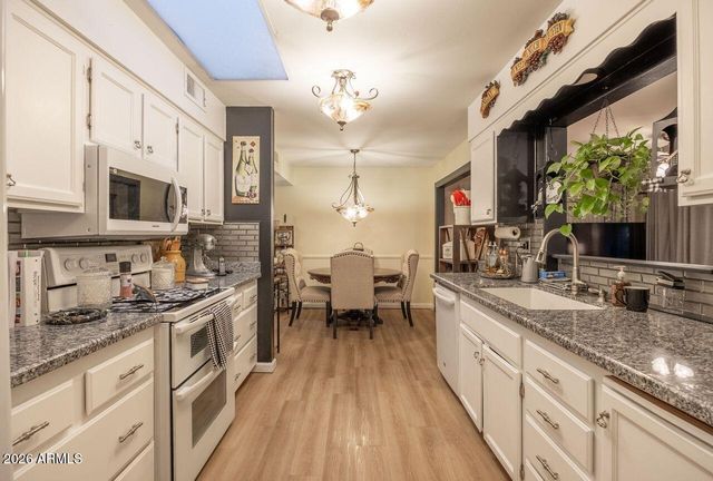 9728 W Briarwood Circle, Sun City, AZ 85351