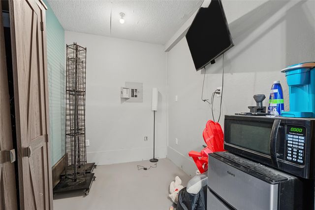 22546 Highway 321, Cleveland, TX 77327