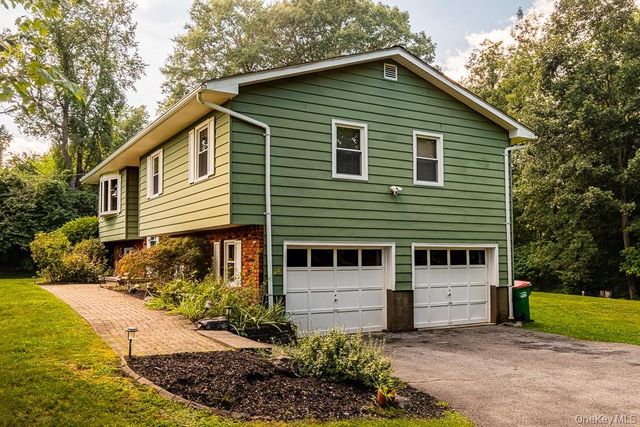 8 W Caroline Drive W, Wappingers Falls, NY 12590