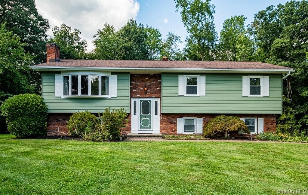 8 W Caroline Drive W, Wappingers Falls, NY 12590