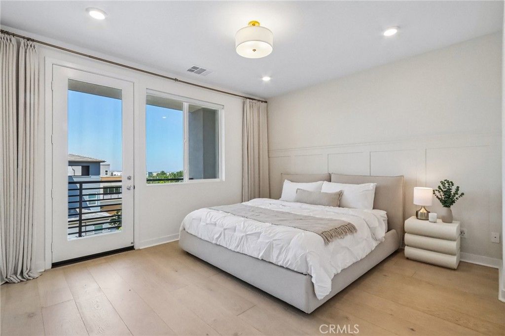 Image 11 of property listing at 275 Sash, Irvine, CA 92618