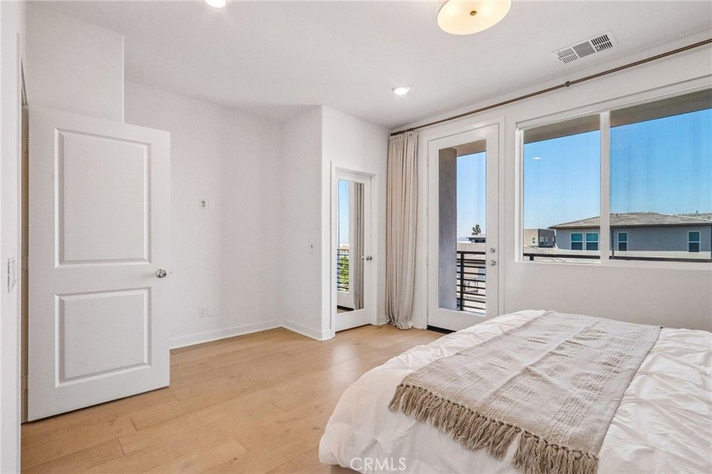 Image 13 of property listing at 275 Sash, Irvine, CA 92618