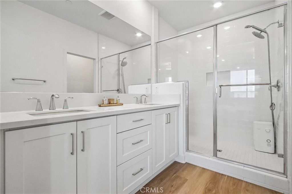 Image 15 of property listing at 275 Sash, Irvine, CA 92618