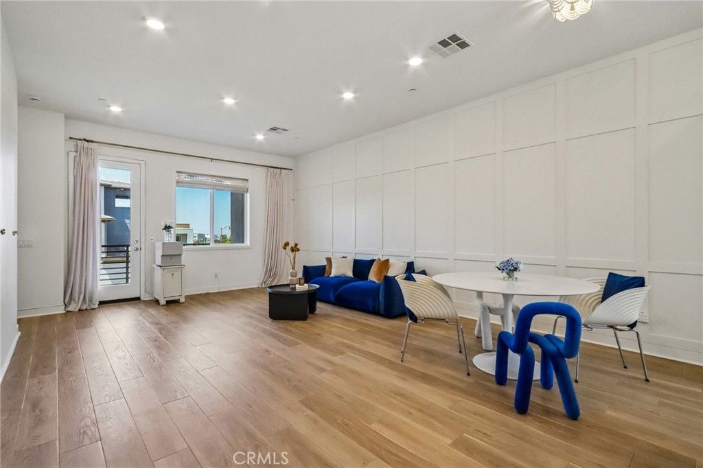 Image 2 of property listing at 275 Sash, Irvine, CA 92618