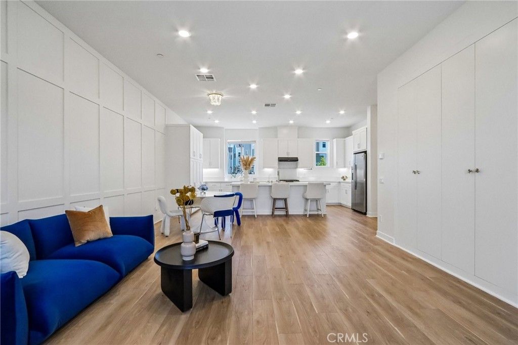 Image 6 of property listing at 275 Sash, Irvine, CA 92618