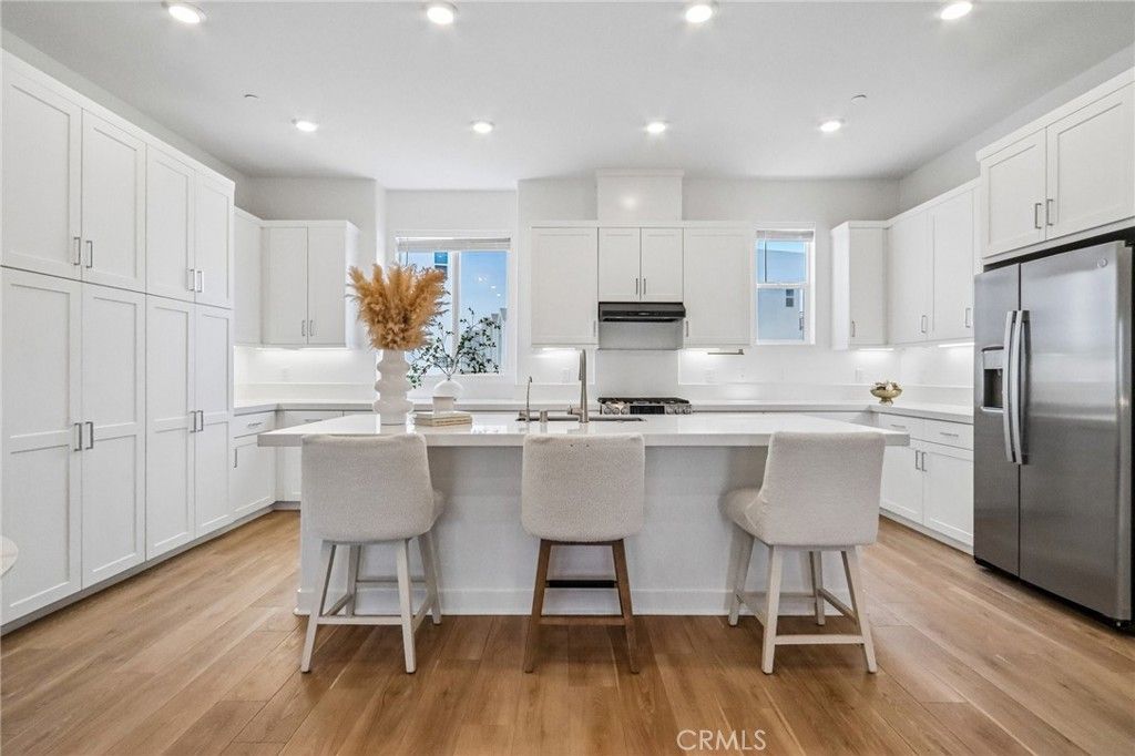 Image 7 of property listing at 275 Sash, Irvine, CA 92618