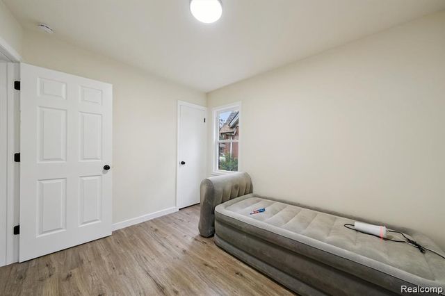 15876 Burt Road, Detroit, MI 48223