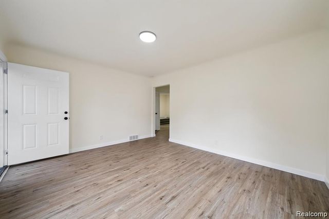 15876 Burt Road, Detroit, MI 48223