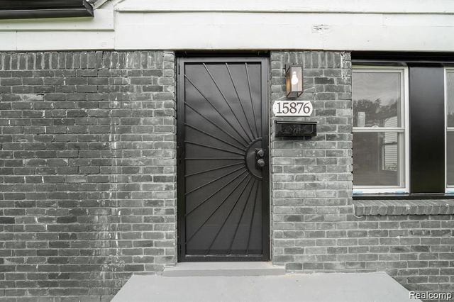 15876 Burt Road, Detroit, MI 48223